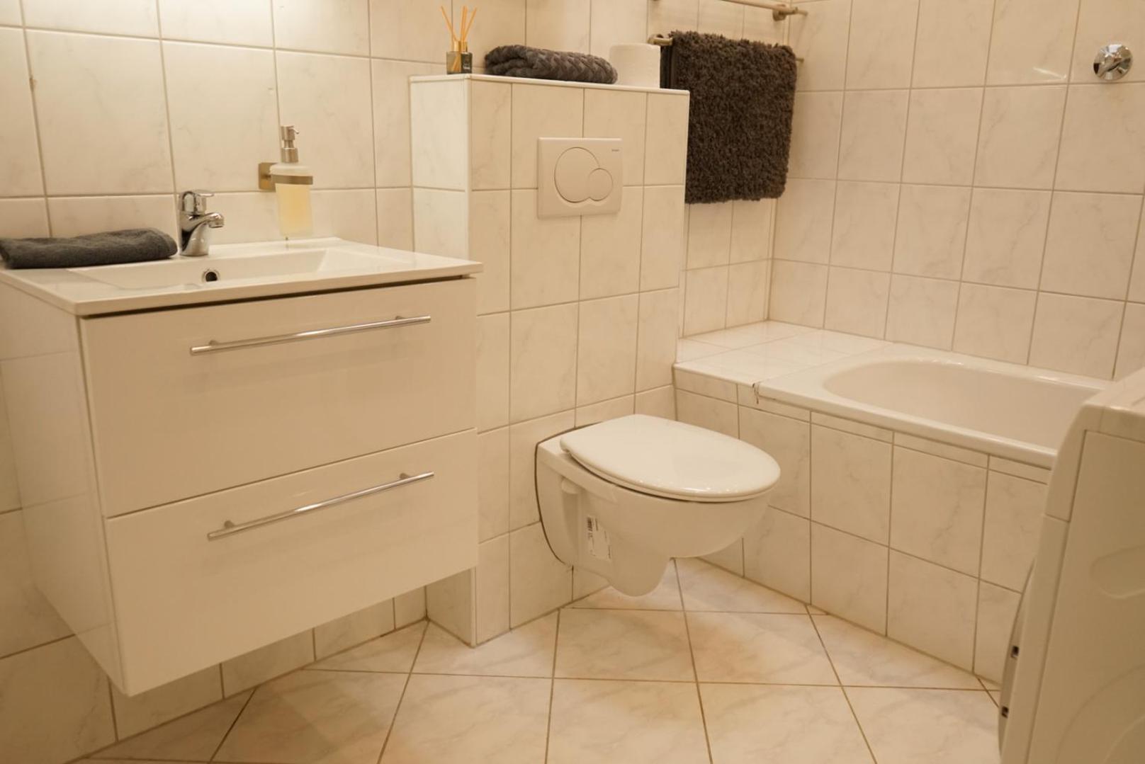 Moeblierte 3-Zimmer-Wohnung Nahe Duesseldorf In Duisburg-Sued Extérieur photo